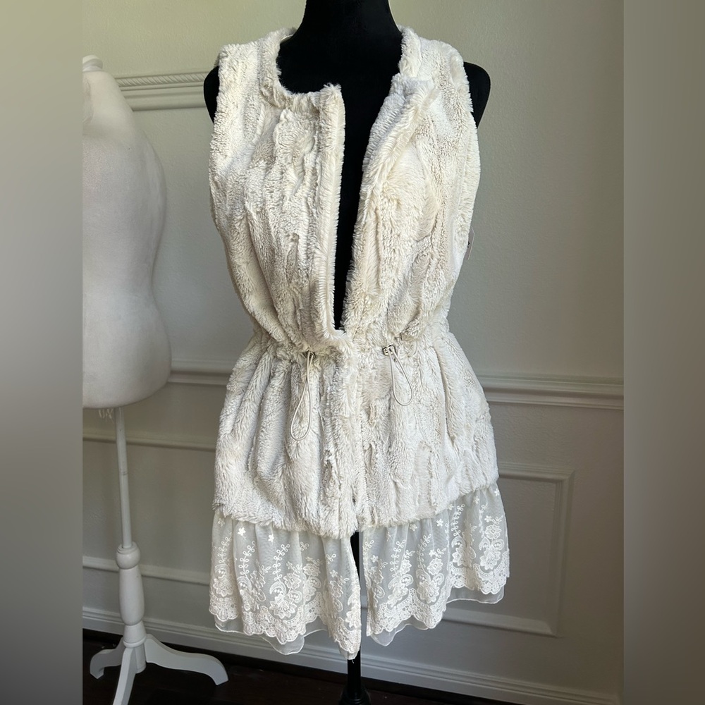 Altar'd State Soft Cream Faux Fur Vest, Size M